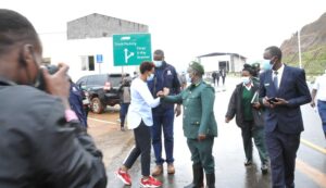 Gatuna: Umuyobozi wa ‘Immigration’ y’u Rwanda yahuye n’intumwa za Uganda