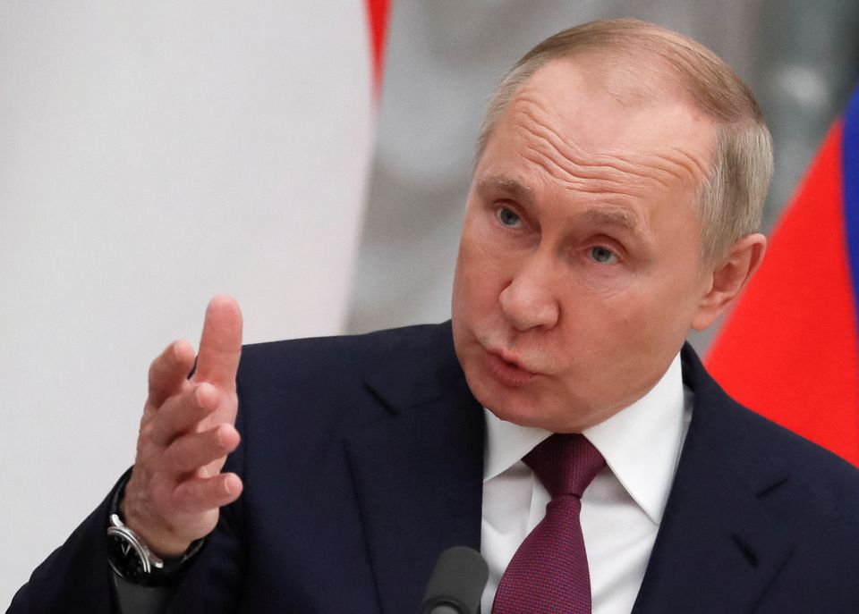 Perezida Putin yasabye ingabo za Ukraine guhirika ubutegetsi bakabona kuganira