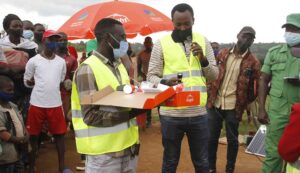 Rukumberi: Abatuye kure y’amashanyarazi begerejwe amahirwe yo kuva mu icuraburindi