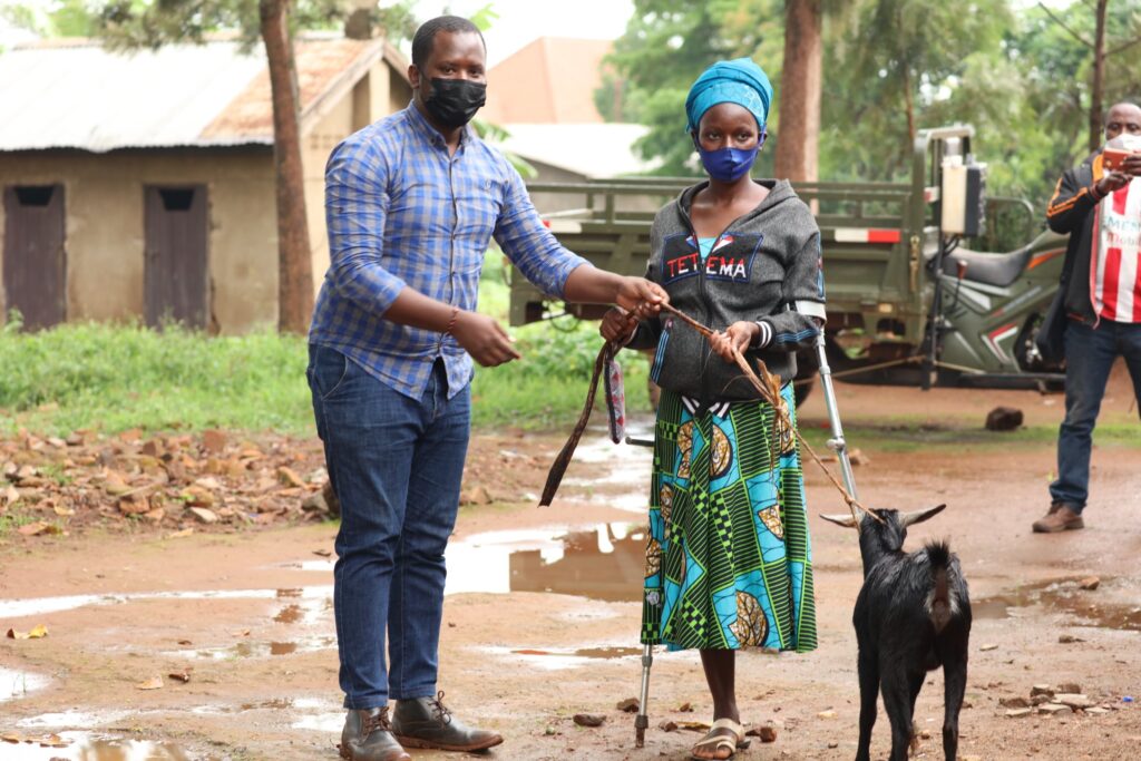 Rwamagana: Imiryango y’abafite ubumuga yorojwe amatungo magufi
