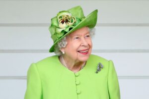 U Bwongereza: Umwamikazi Elizabeth II yanduye COVID-19