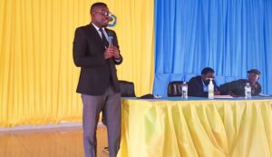 Ubutaka Butagatifu bwa Nyaruguru ntibukwiye abana bagwingiye-Bamporiki