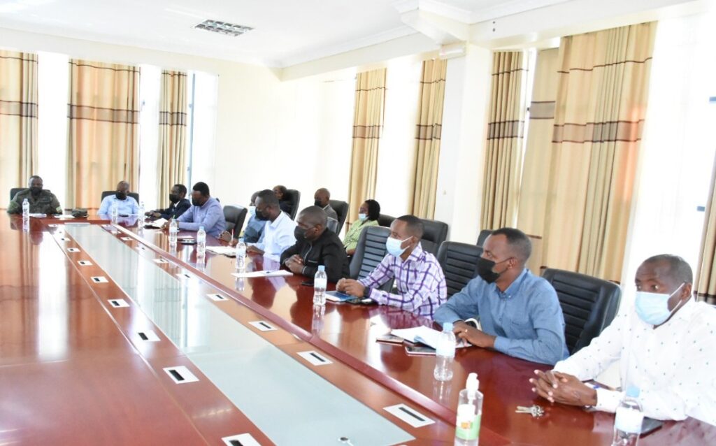 Ruhango: Abayobozi basabwe kutagira uwo bemerera gutura mu manegeka