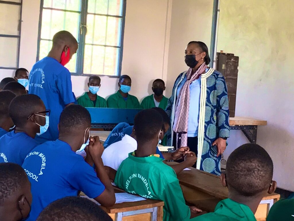 MINEDUC yatangiye gusura amashuri isuzuma ibibangamiye ireme ry’uburezi