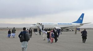 Afghanistan: Abagore babujijwe  kugenda mu ndege badaherekejwe n’abagabo bafitanye isano