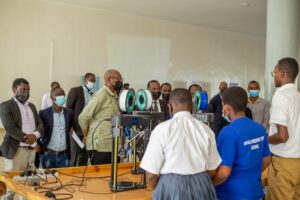 Abanyeshuri n’abarimu  bahuguwe ku bumenyi n’ikoranabuhanga bigezweho
