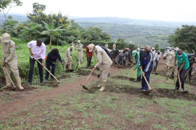 Rwamagana: Umuganda watunganyije umuhanda ugana ku Rwibutso rwa Mwulire