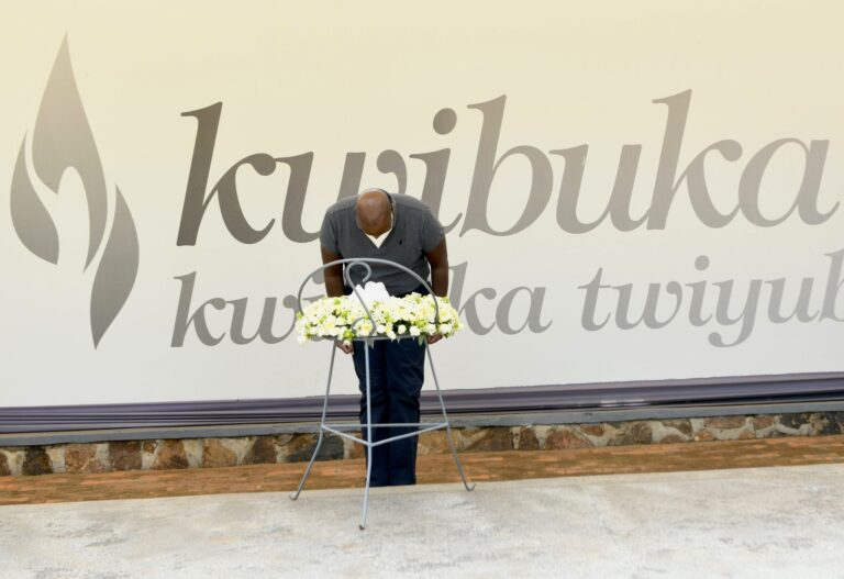 Kigali: Gen Kainerugaba yunamiye abazize Jenoside yakorewe Abatutsi