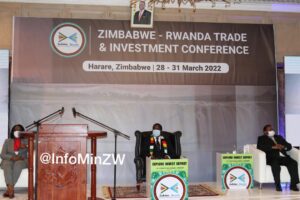 Perezida Mnangagwa yafunguye inama y’abacuruzi b’u Rwanda na Zimbabwe