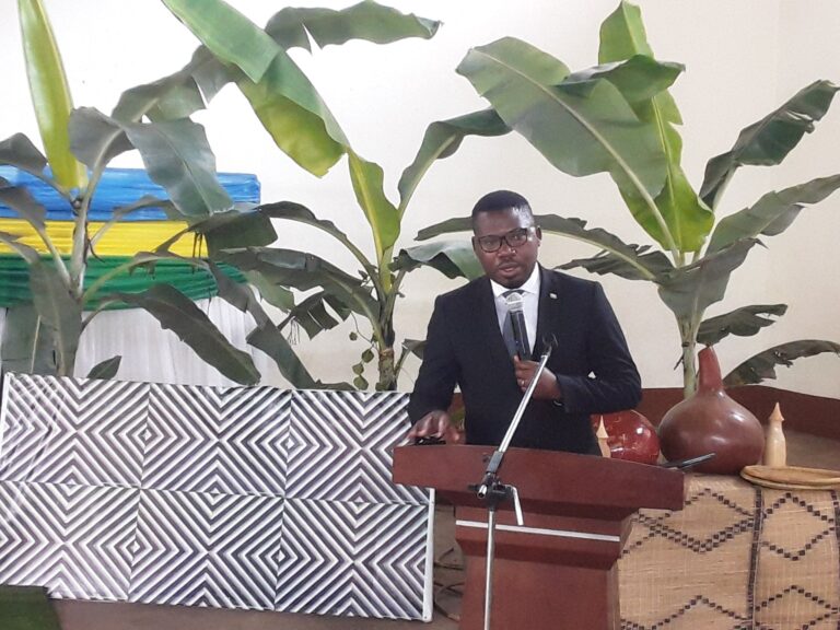Kubuza abana Ikinyarwanda ni ubukunguzi- Bamporiki