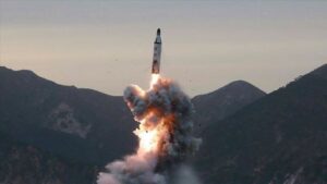 Koreya ya Ruguru yagerageje misile yambukiranya imigabane
