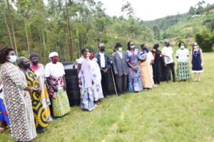Abagabo basabwe gufatanya n’abagore bagahangana  n’imihindagurikire y’ibihe