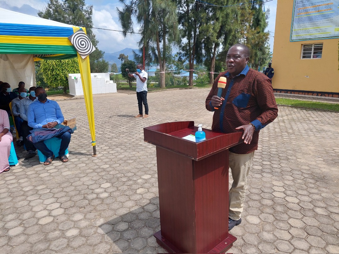 Ngororero: Abakozi b’Akarere basabwe kudategereza umushahara mbere y’akazi