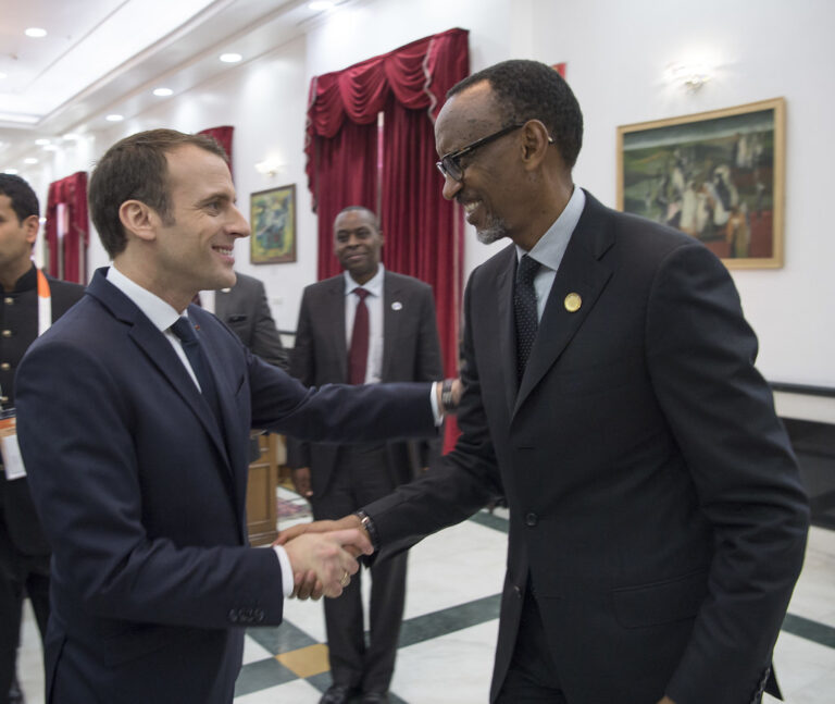 Perezida Kagame yishimiye intsinzi ya Macron watorewe kuyobora u Bufaransa