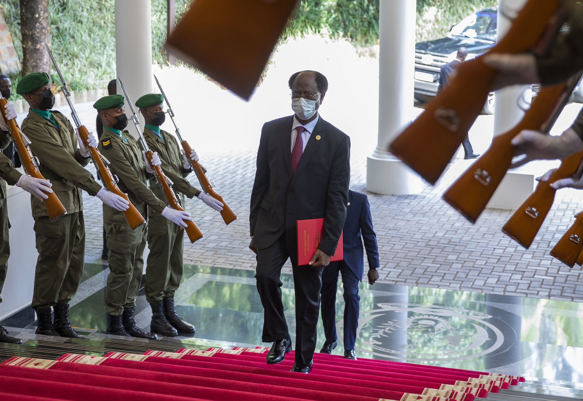 Ba Ambasaderi 5 bakiriwe na Perezida Kagame biyemeje gutsura umubano
