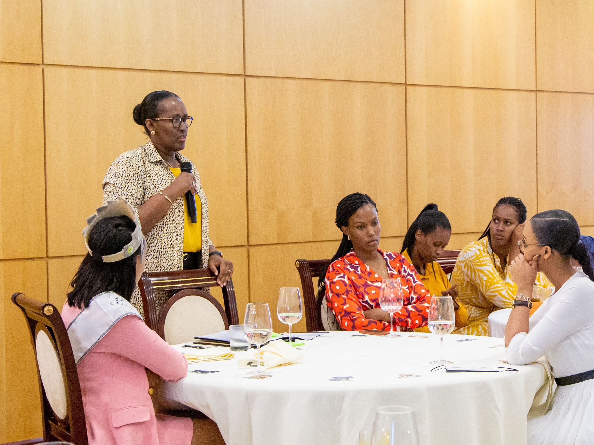 Jeannette Kagame yakiriye ba Nyampinga 7, n’abandi bitabiriye Miss Rwanda (Amafoto)