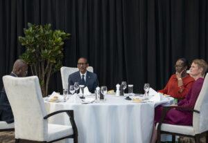 Perezida Kagame yashwishurije umuyobozi ukomeye waje gusaba ko Rusesabagina afungurwa