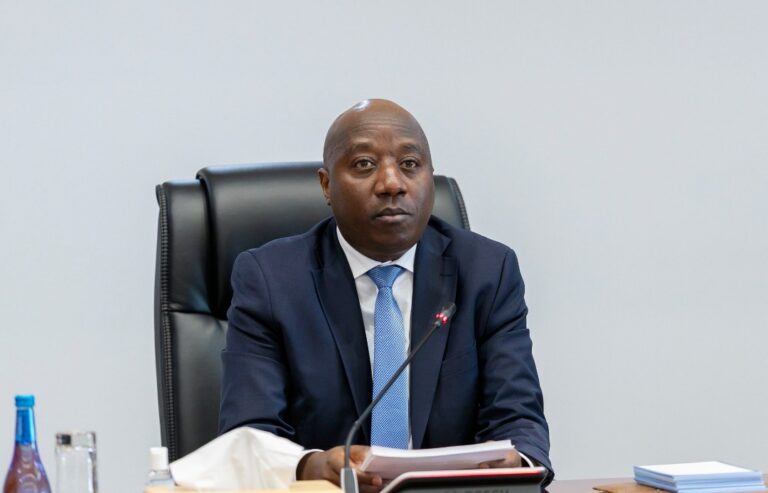 Abahinzi n’aborozi bagiye koroherezwa  kubona inguzanyo