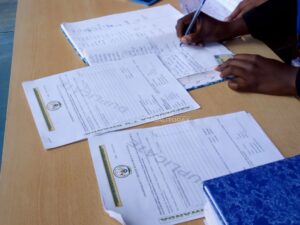 Minisitiri Gatabazi yanenze abayobozi batinza serivisi z’ibyangombwa birimo iby’ubutaka