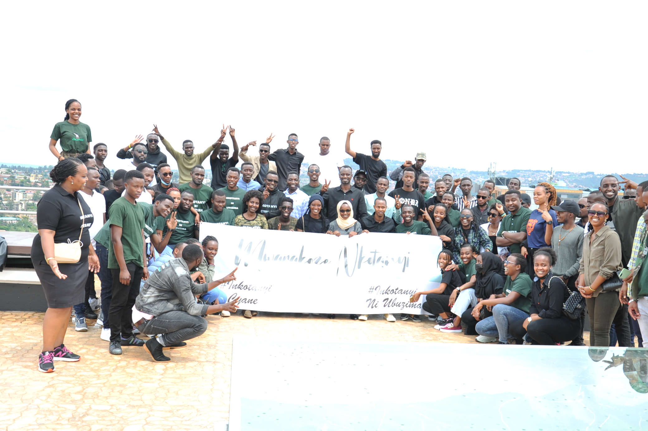 Urubyiruko rukoresha imbuga nkoranyambaga rwasabwe kurasanira u Rwanda