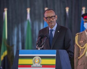 Perezida Kagame yitabiriye isinywa ry’amasezerano yakira RDC muri EAC