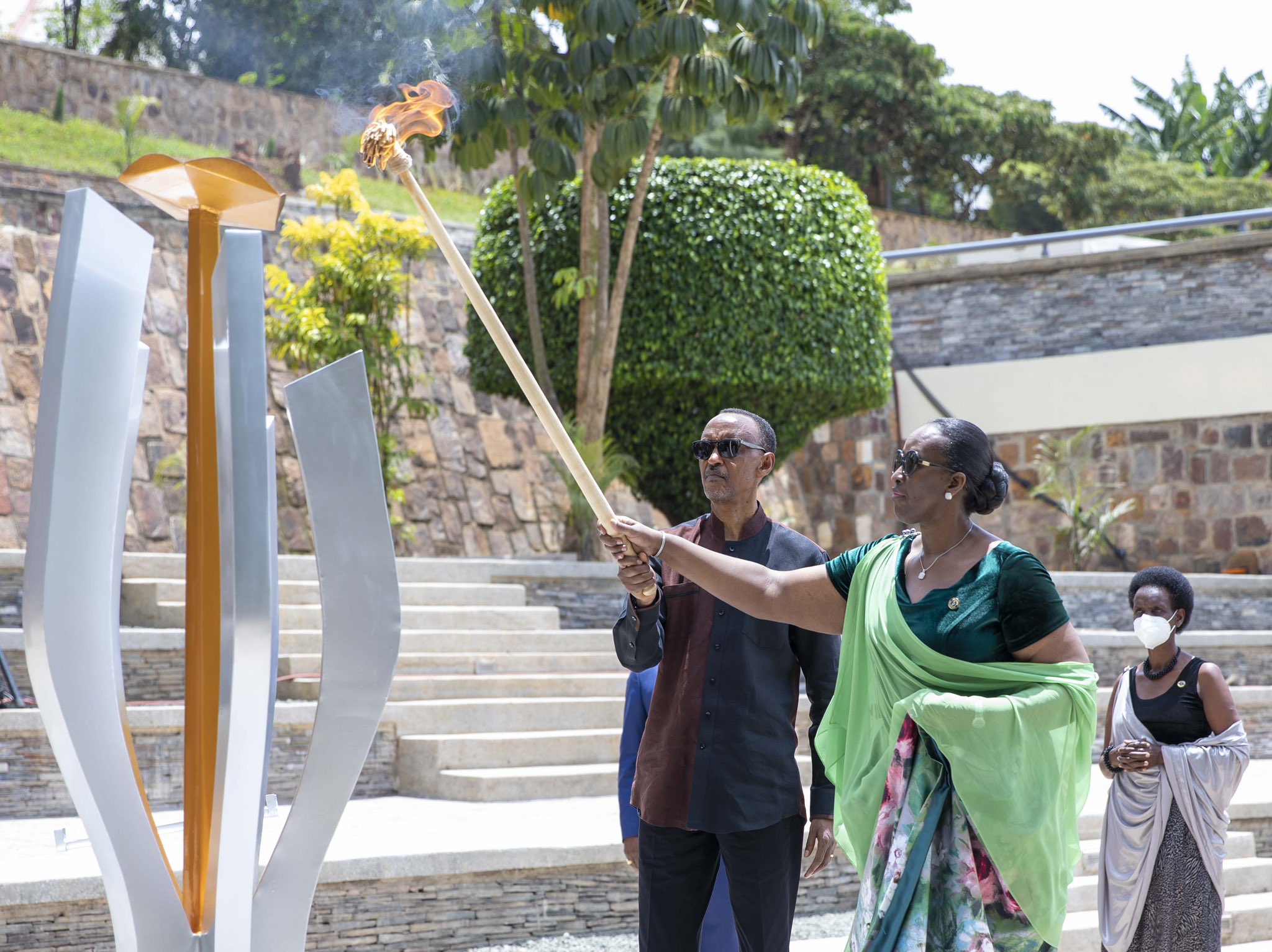 Perezida Kagame yanenze ibihugu bitanga amasomo y’ubutabera bihishe abajenosideri