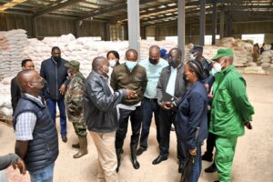 Minisitiri Gatabazi yasabye abayobozi n’abakozi gukora cyane no kunoza ibyo bakora