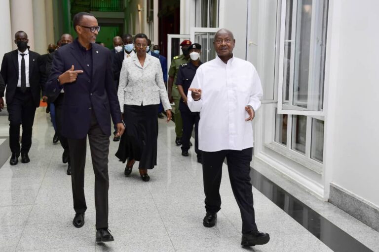 Perezida Kagame na Museveni biyemeje gufatanya gukemura ikibazo cya RDC