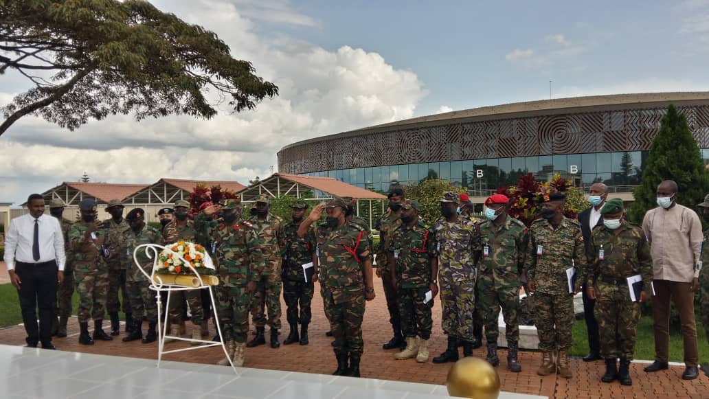 Abasirikare bahagarariye bihugu 12 bigiye ku mateka y’Intwari z’u Rwanda
