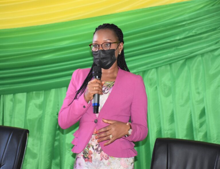 Prof. Bayisenge yanyuzwe n’udushya twubaka umuryango mu Ntara y’Amajyepfo