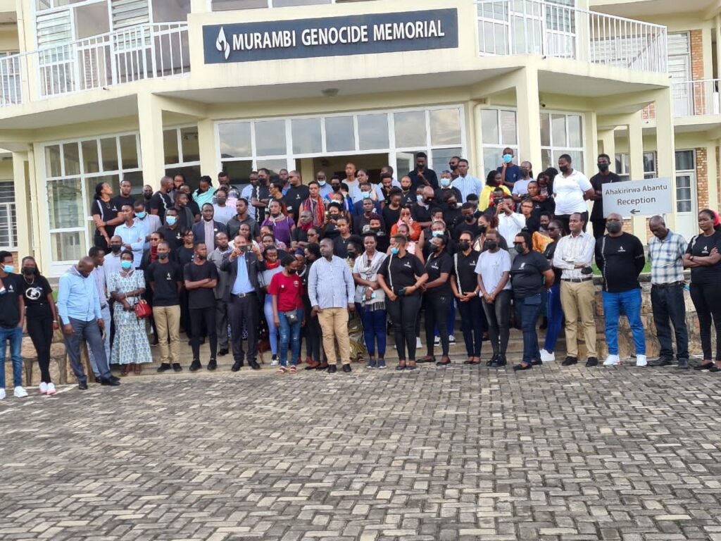 Basuye Urwibutso rwa Jenoside rwa Murambi banaremera abatishoboye