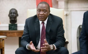 Perezida Kenyatta yongereye 12% ku mushahara fatizo