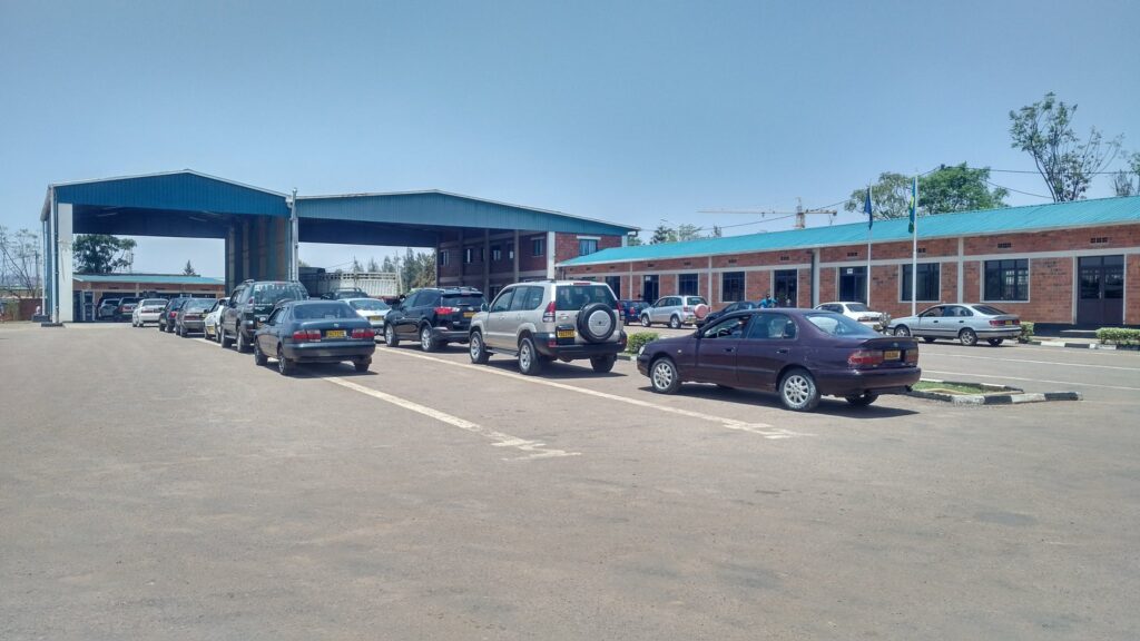 Polisi yashyikirije amafaranga umushoferi wari wayataye