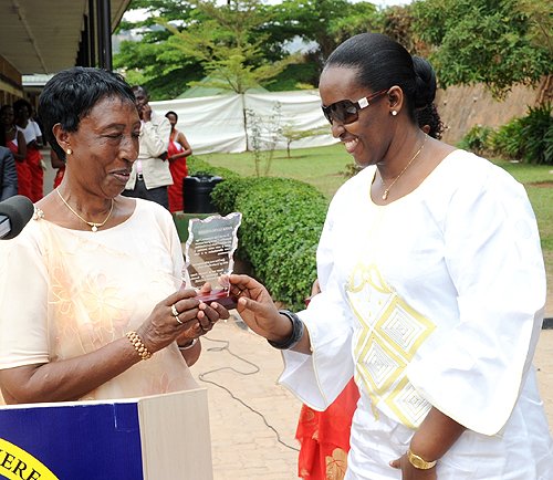 Urupfu rwa Mwarimu Nyirantagorama rwashenguye benshi barimo Jeannette Kagame