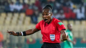 Salima Mukansanga mu basifuzi bazatangiza imikino y’Igikombe cy’Isi