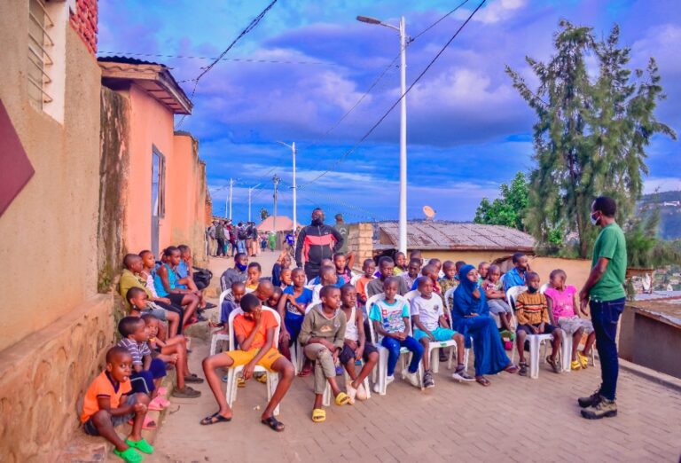 Biryogo: Umuhanda wakumiriwemo ibinyabiziga wegurirwa abana