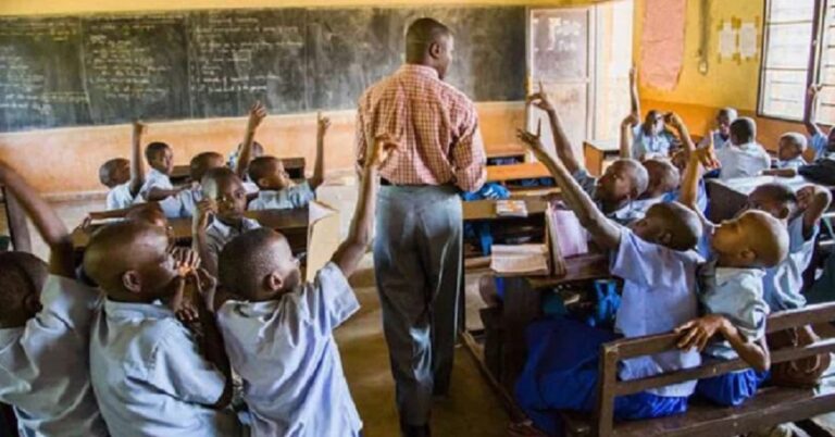 Leta iri mu nyigo yo kongera imishahara y’abarimu n’abakora mu Tugari