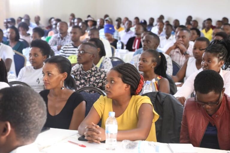Kayonza: Urubyiruko rwasabwe kwibumbira hamwe rugakorera ku ntego