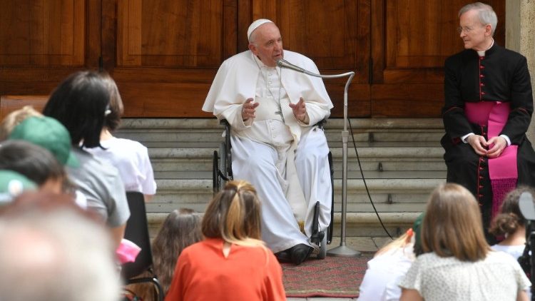 Papa Francis yasubitse uruzinduko rwe muri RDC na  Sudani y’Epfo