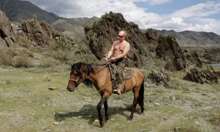 Iyo Putin aba umugore ntiyari gutera Ukraine- Boris Johnson