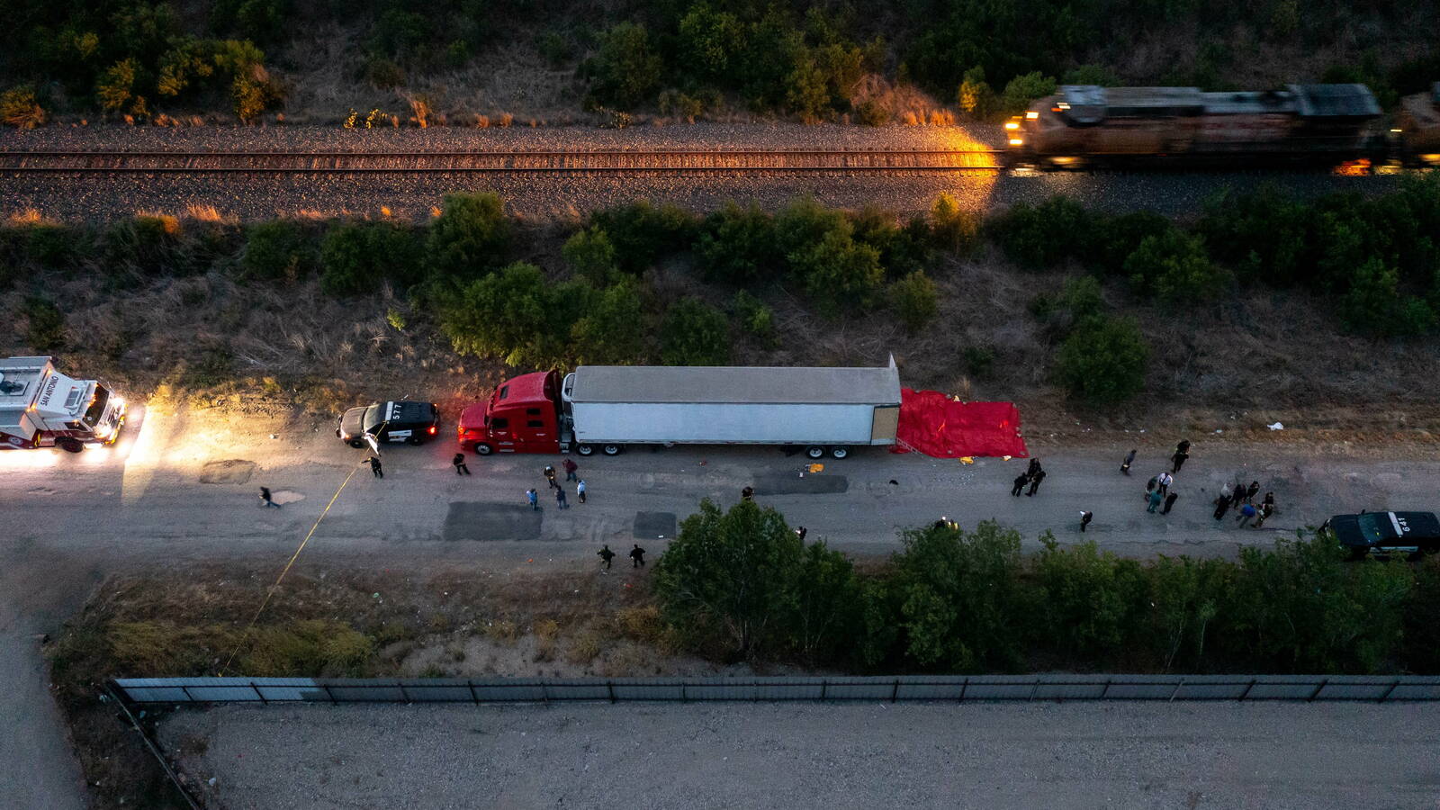 USA: Abimukira 46 basanzwe mu ikamyo bapfuye, 16 bari mu bitaro
