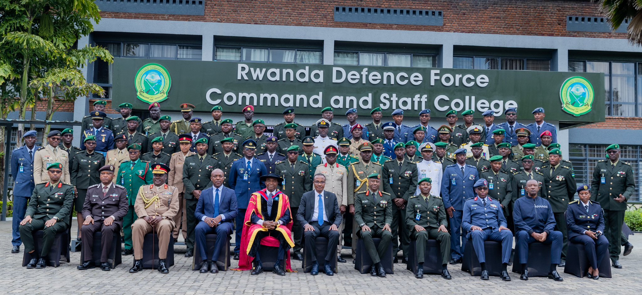 Abasirikare Bakuru bo mu bihugu 12 banyuzwe n’amasomo baherewe mu Rwanda