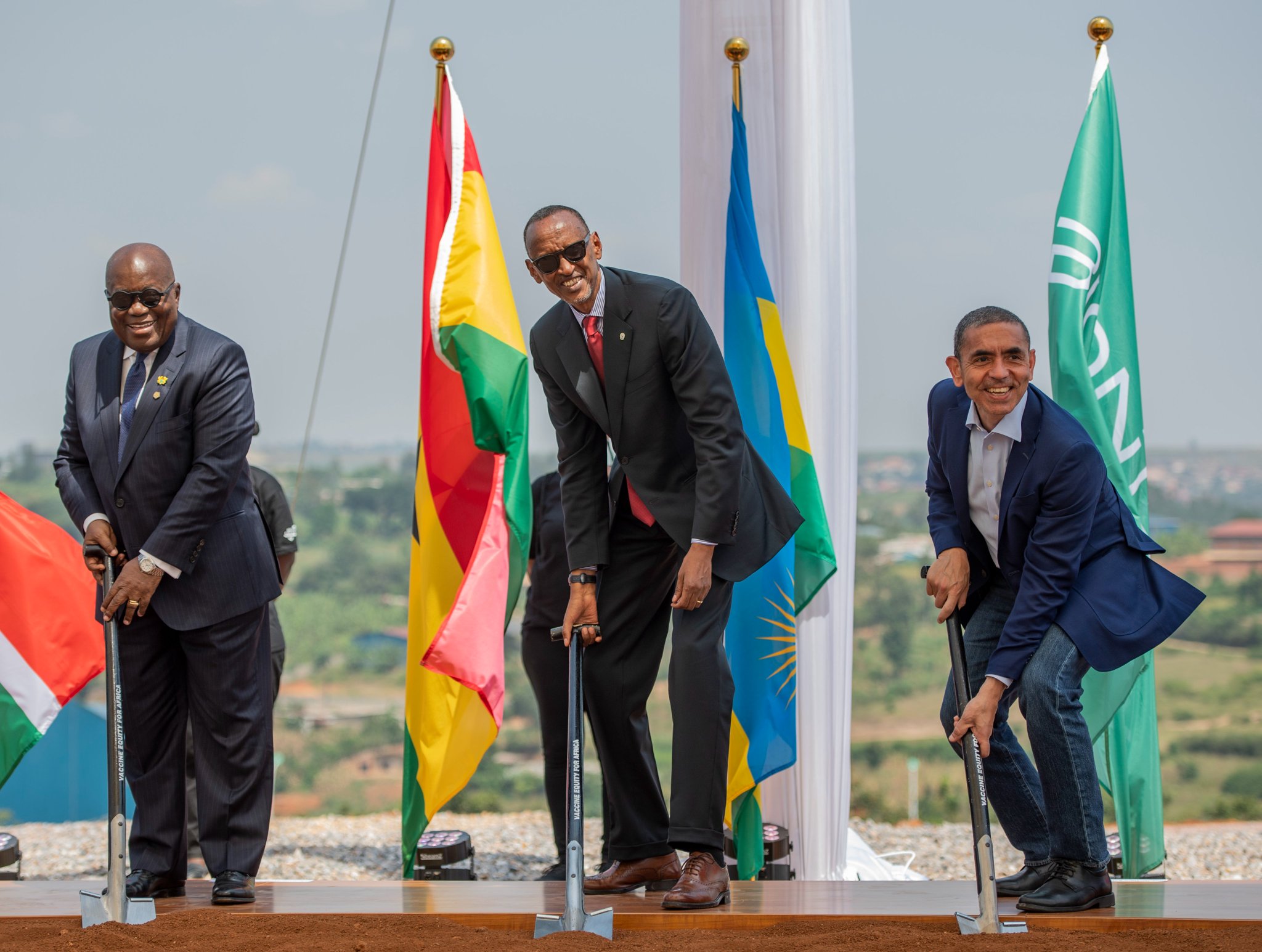 Hatangijwe iyubakwa ry’uruganda rw’inkingo n’imiti mu Rwanda
