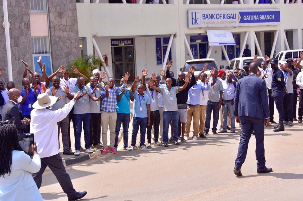 Perezida Museveni yinjiye mu Rwanda anyuze ku mupaka wa Gatuna