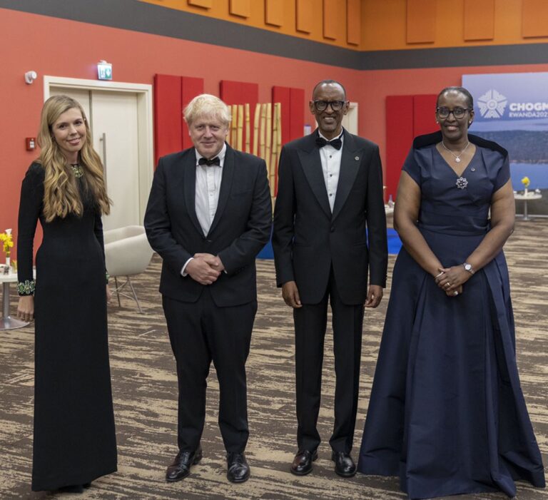 Perezida Kagame yashimye abashyitsi b’imena bakiriwe mu Rwanda