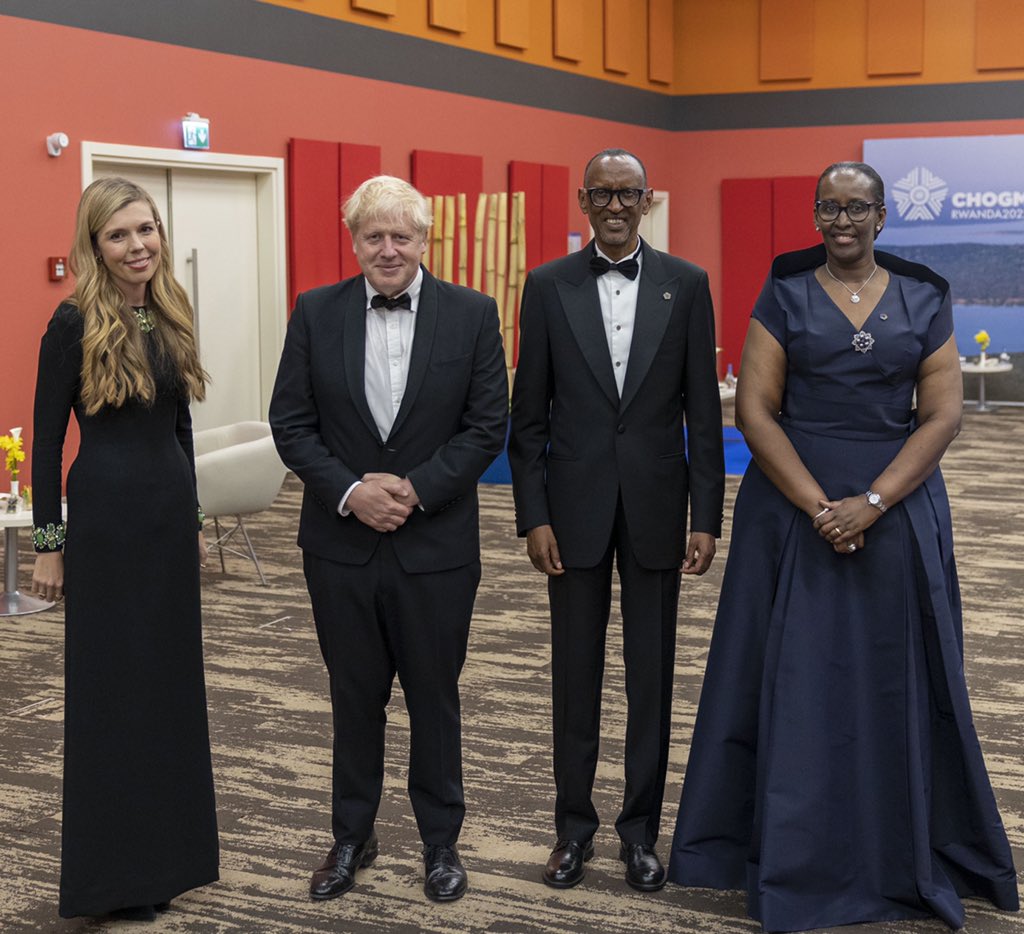 Perezida Kagame yashimye abashyitsi b’imena bakiriwe mu Rwanda