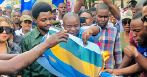 Nyuma yo gutwika ibendera ry’u Rwanda, Abanyekongo barashaka kuvogera imipaka