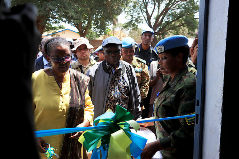 Amb. Rugwabiza yatashye inzu yubatswe n’Ingabo z’u Rwanda muri Santarafurika