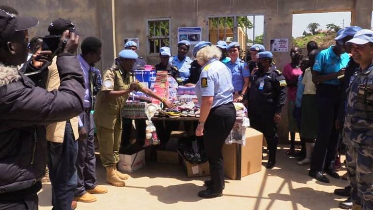 Sudani y’Epfo: Abapolisi b’u Rwanda bahaye abanyeshuri ibikoresho by’ishuri n’iby’isuku