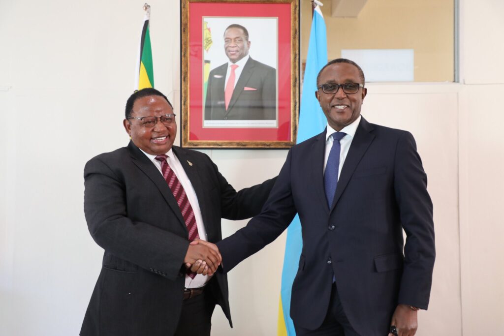 Minisitiri Dr. Biruta mu ruzinduko muri Zimbabwe